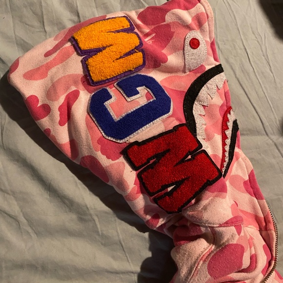 BAPE HOODIE (SIZE LARGE) - Picture 3 of 3
